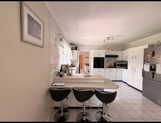 3 BEDROOM TOWNHOUSE FOR SALE IN AVIARY HILL